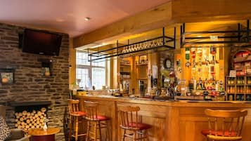 Bar (trong khuôn viên)
