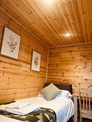Cabin, Ensuite | 1 bedroom - The Castle Hotel (Brecon)