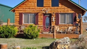 Exterior - Trappers Cabin (Hot Springs)