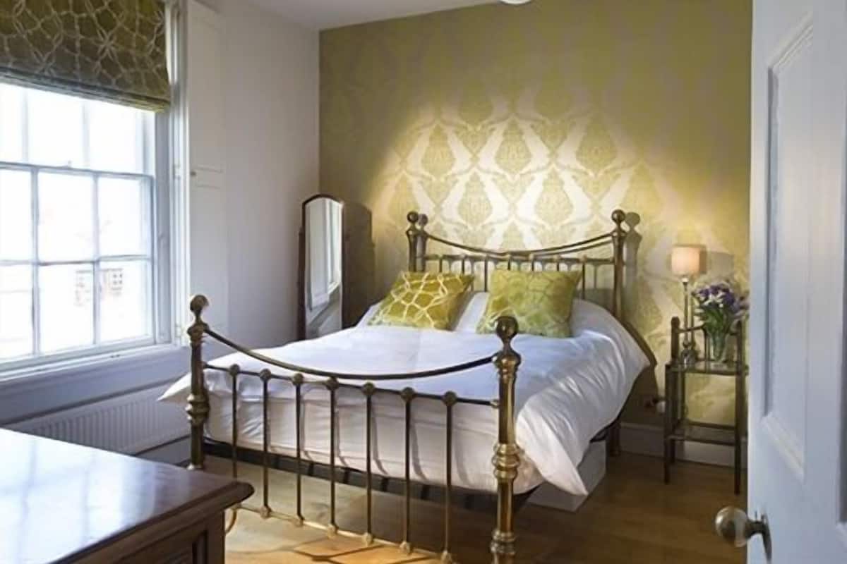 Double Room, Ensuite (Small)