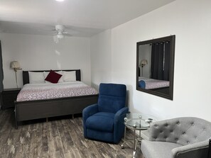 Standard Room, 1 King Bed | Desk, free WiFi, bed sheets