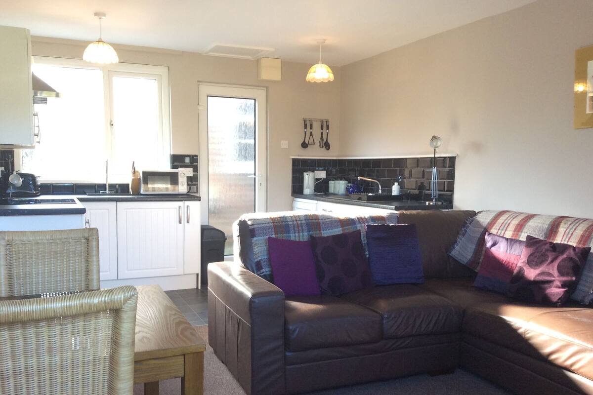 Apartment, 1 Bedroom, Private Bathroom | Free WiFi, bed sheets