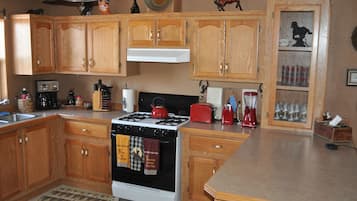 Cabin, 3 Bedrooms, Non Smoking | 3 bedrooms, iron/ironing board, free WiFi