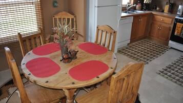 Cabin, 3 Bedrooms, Non Smoking | 3 bedrooms, iron/ironing board, free WiFi