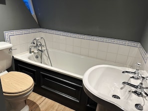 Bathroom - Meadow Cottage (Salisbury)