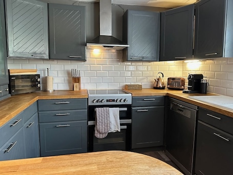 Cottage, Private Bathroom | Private kitchen