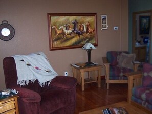 Royal House, 3 Bedrooms, Mountain View, Mountainside | Living room | Flat-screen TV, DVD player - Ridge View Cabin (Hot Springs)
