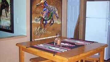 Royal House, 3 Bedrooms, Mountain View, Mountainside | In-room dining