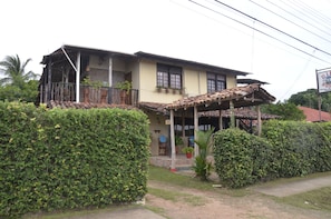 Property entrance - Dim's Hostal (Pedasí)