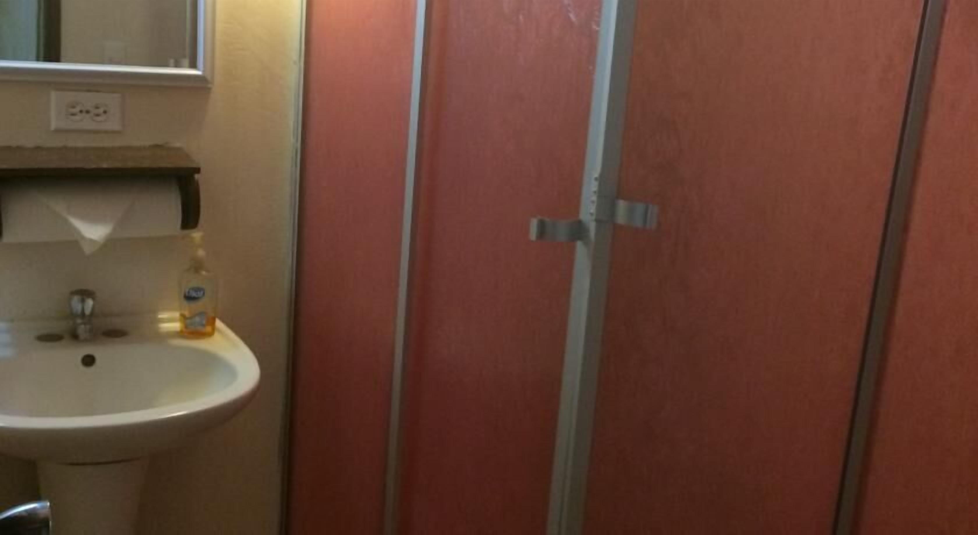 Shower, free toiletries, towels