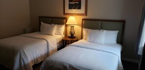 Individually decorated, individually furnished, blackout curtains - The Happy Hollow (Hot Springs)