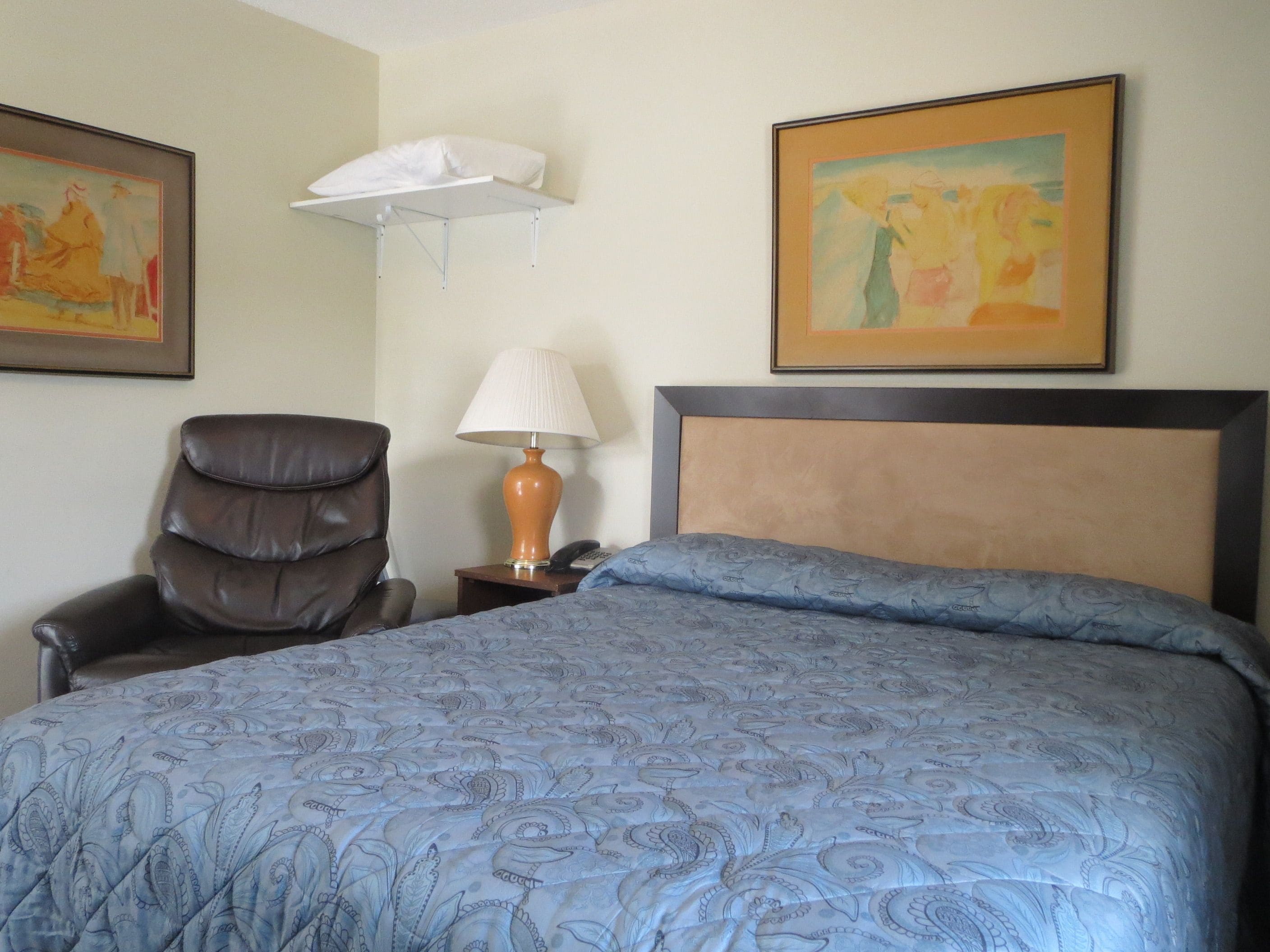 Schreibtisch, kostenloses WLAN, Bettwäsche