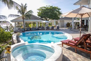 Outdoor pool, pool umbrellas, sun loungers - J&R Residence (Anda)