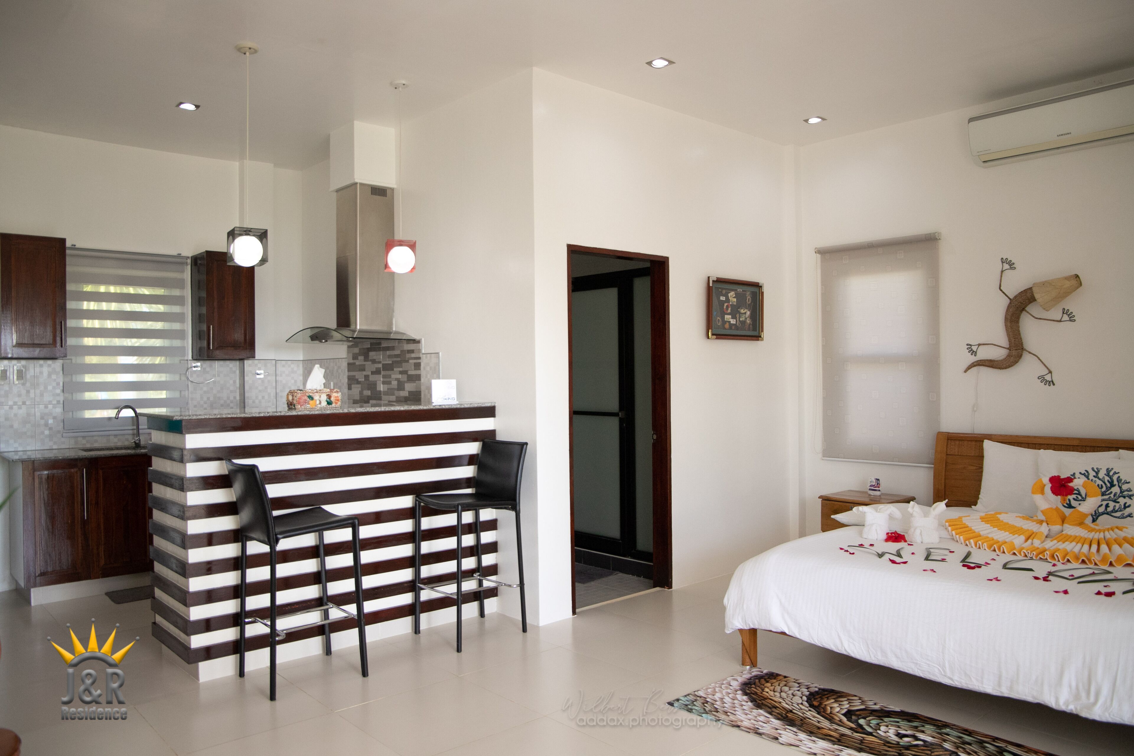 deluxe studio suite, non smoking, beach view | 1 bedroom, minibar, blackout curtains, soundproofing