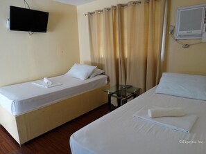 Deluxe Room | Rollaway beds, free WiFi - Whites and Greens Beach Resort (Panglao)