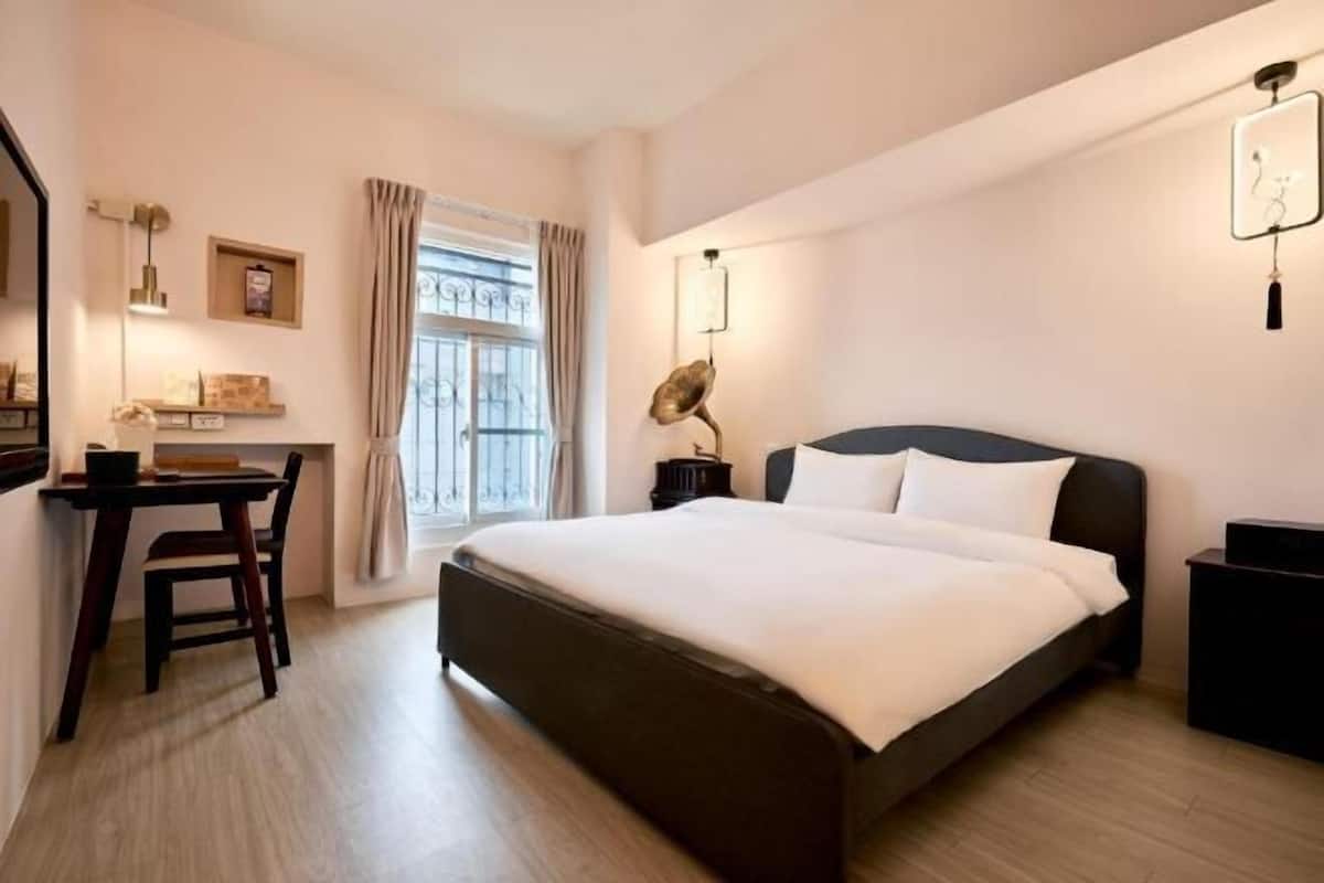 1 bedroom, blackout drapes, soundproofing, free WiFi