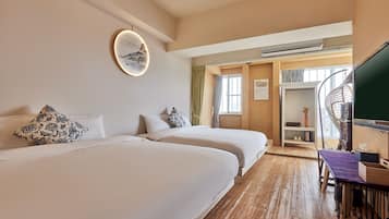 Deluxe Quadruple Room, 1 Bedroom, Accessible | Blackout curtains, soundproofing, free WiFi, bed sheets