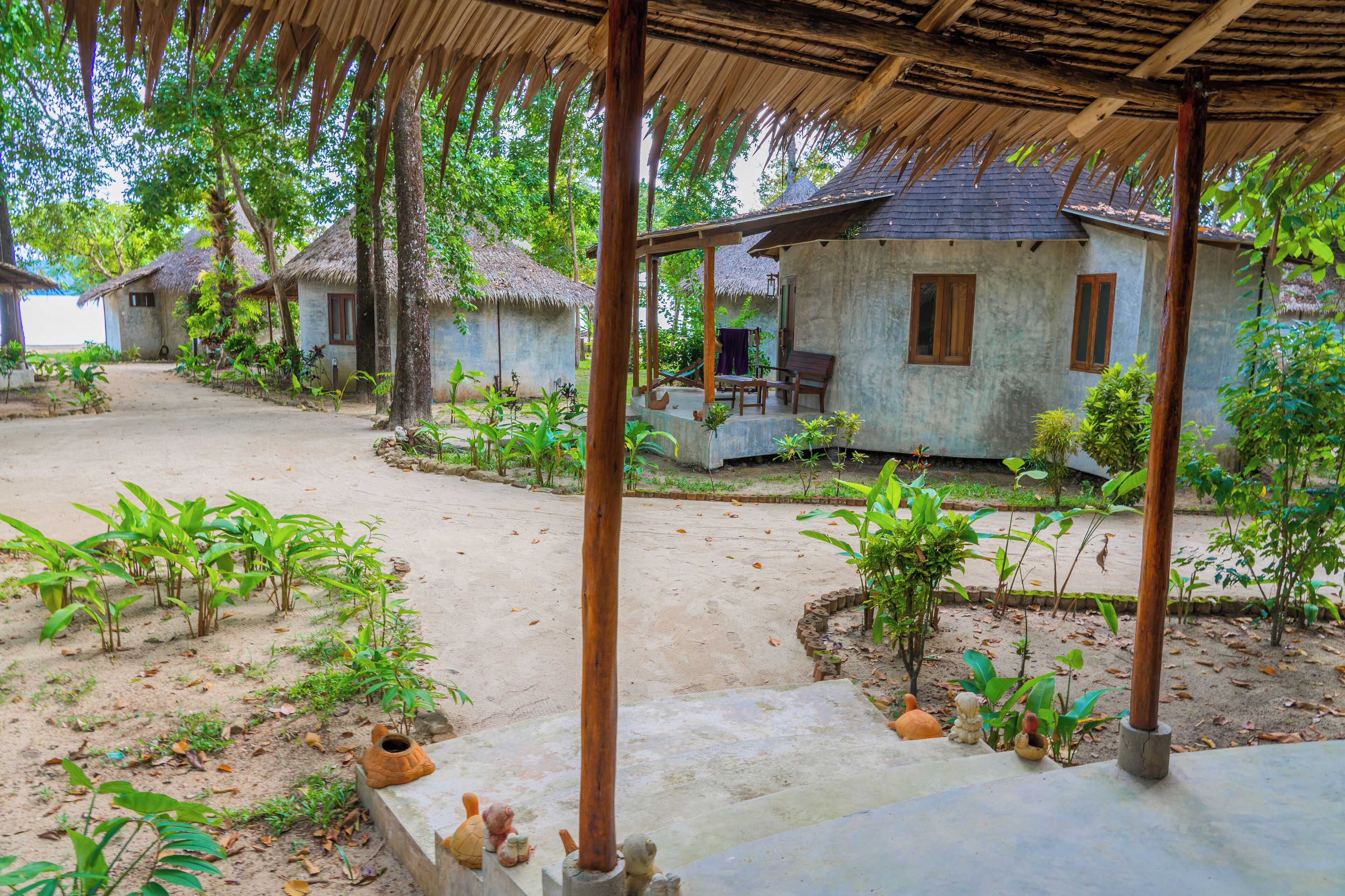 deluxe double room with garden view | terrace/patio