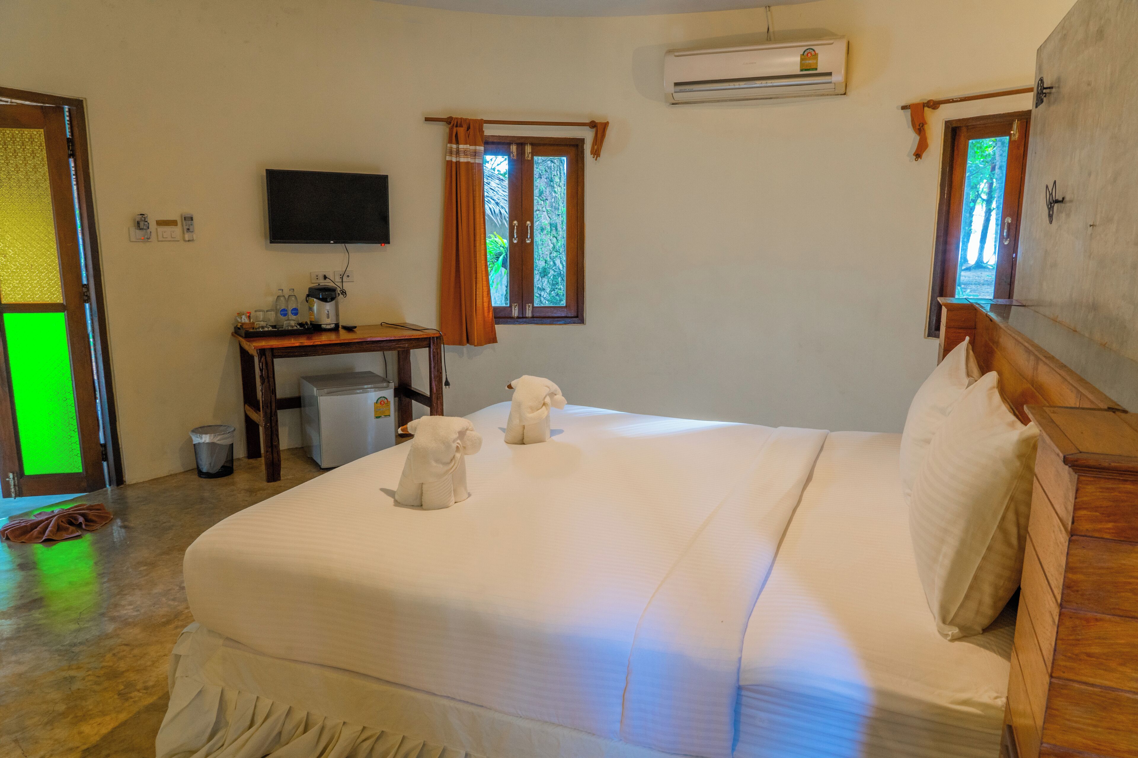 superior room with graden view | 1 bedroom, minibar, in-room safe, desk