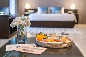 Premium Double Room, 1 King Bed | In-room dining
