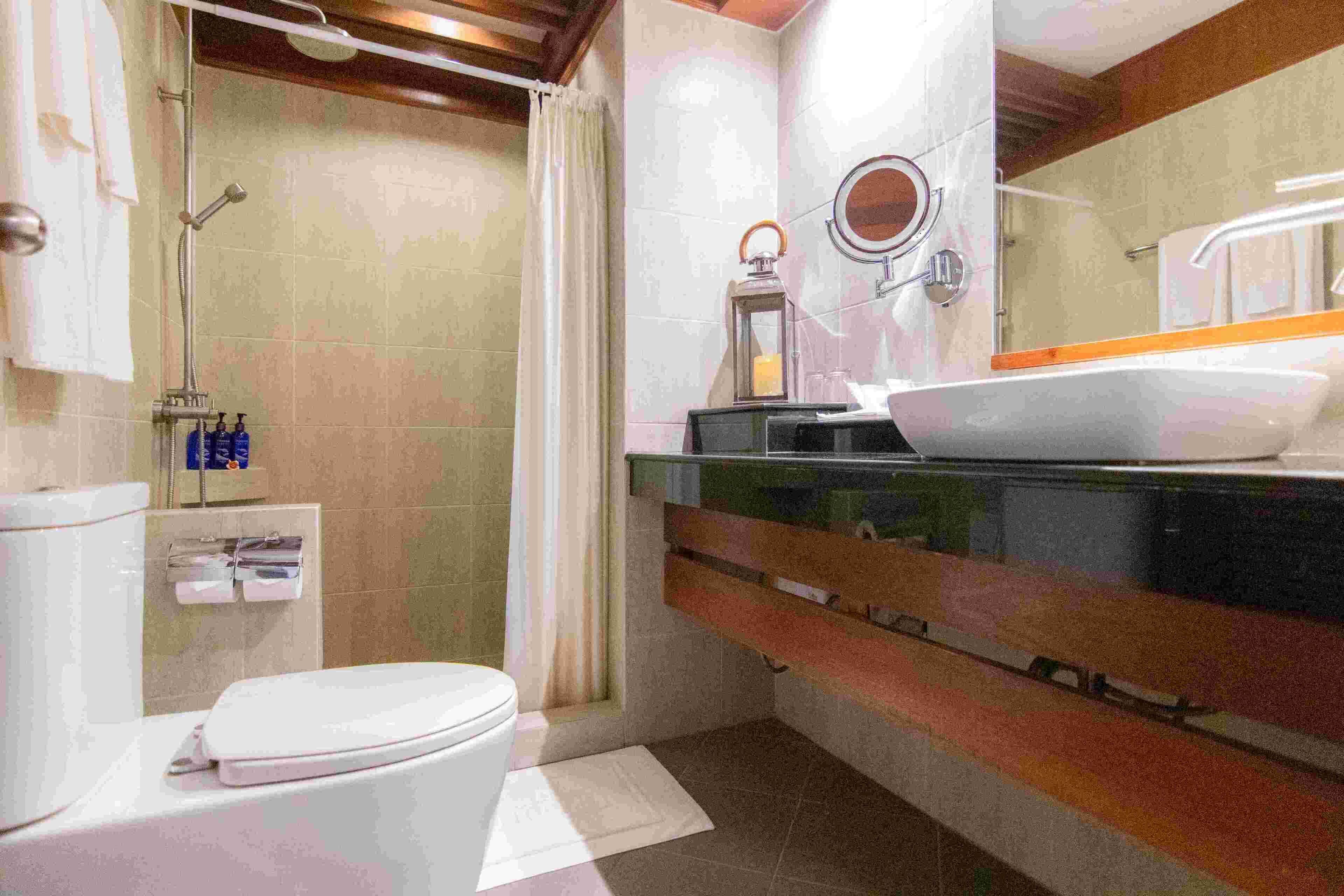 grand room, balcony | bathroom | shower, rainfall showerhead, eco-friendly toiletries, hair dryer