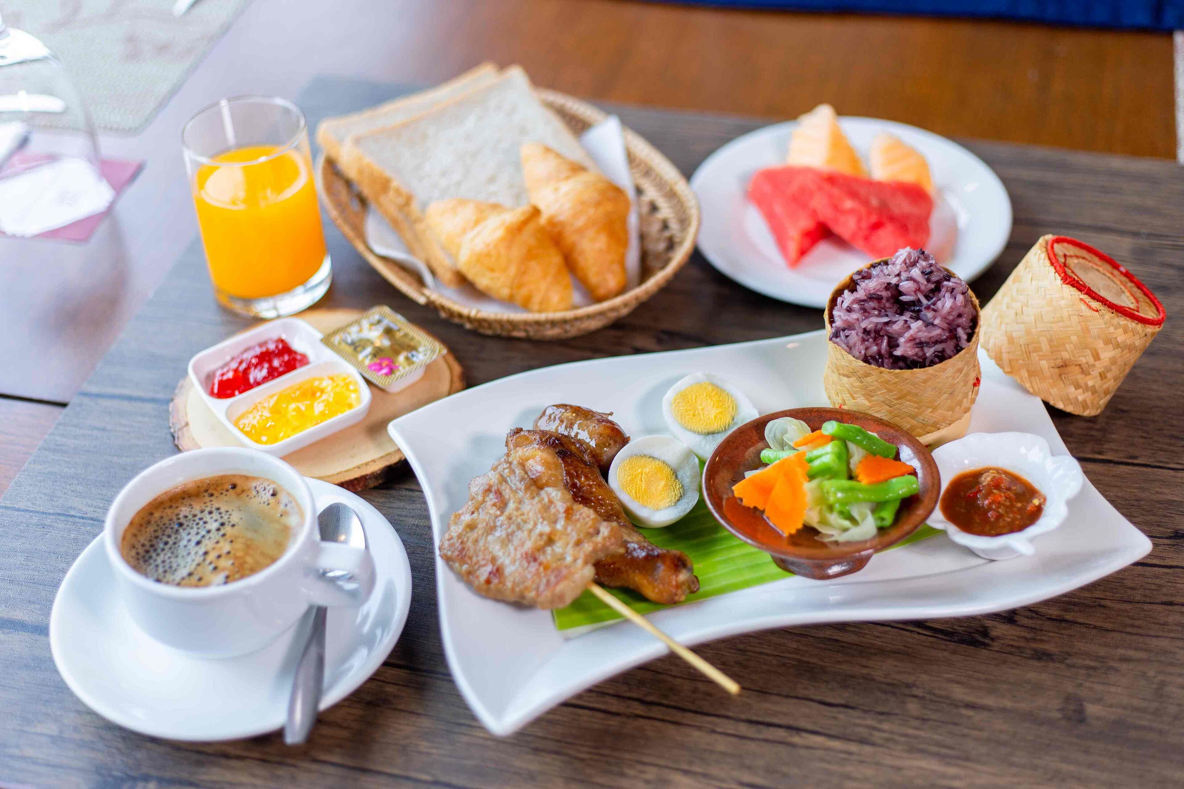Daily buffet breakfast (THB 290 per person)
