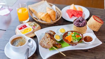 Daily buffet breakfast (THB 290 per person)
