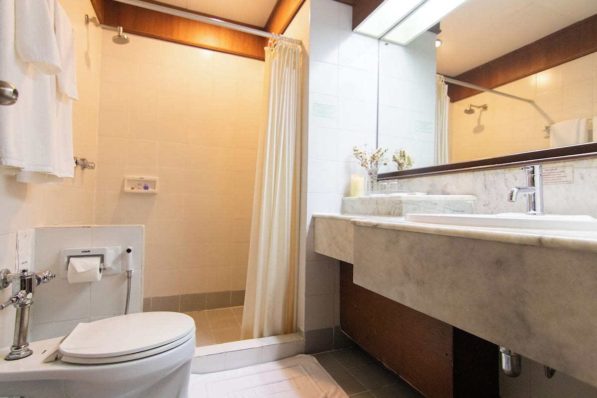 shower, rainfall showerhead, eco-friendly toiletries, hair dryer