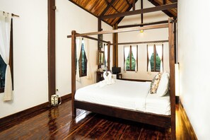 Deluxe Double Room with Garden View | Minibar, in-room safe, soundproofing, free WiFi