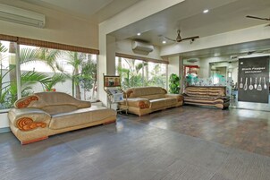 Área de estar no saguão