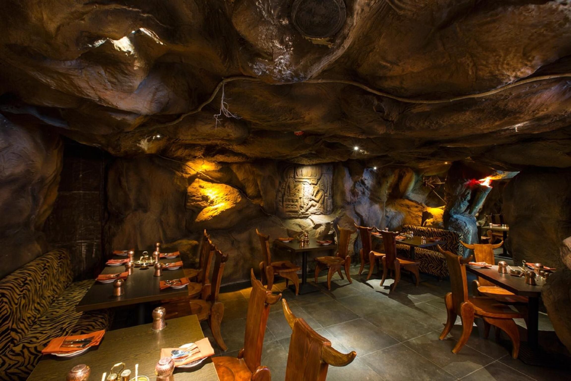 2 restaurants, vegetarian cuisine