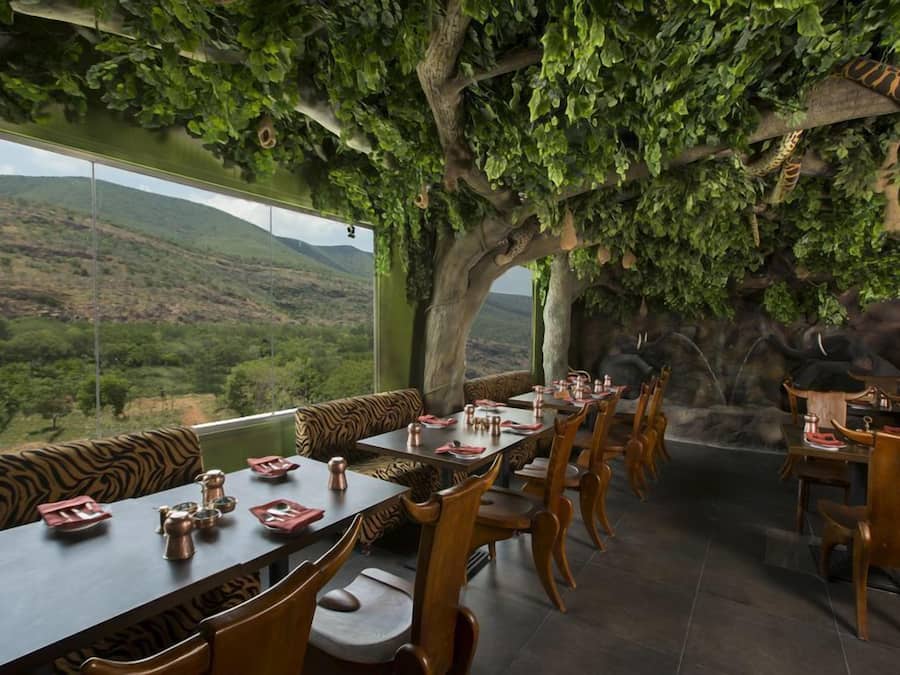 2 restaurants, vegetarian cuisine