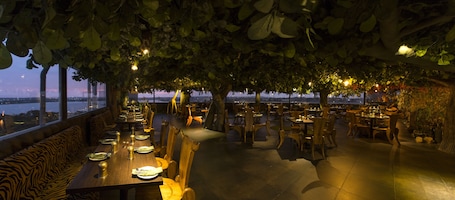 Restaurant. The President Hotel
