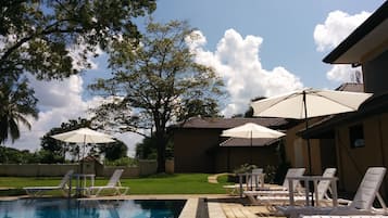 Outdoor pool, pool umbrellas, sun loungers