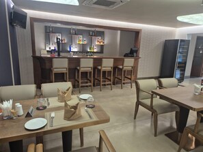 بار (في المنشاة)