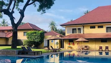 Hồ bơi ngoài trời, mở cửa từ 7:00 đến 19:00, dù/ô trên bãi biển/hồ bơi