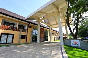 Fachada de la propiedad