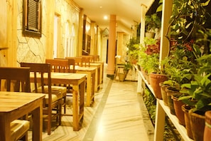 Restaurant - Hotel Himalayan Inn (Pokhara)