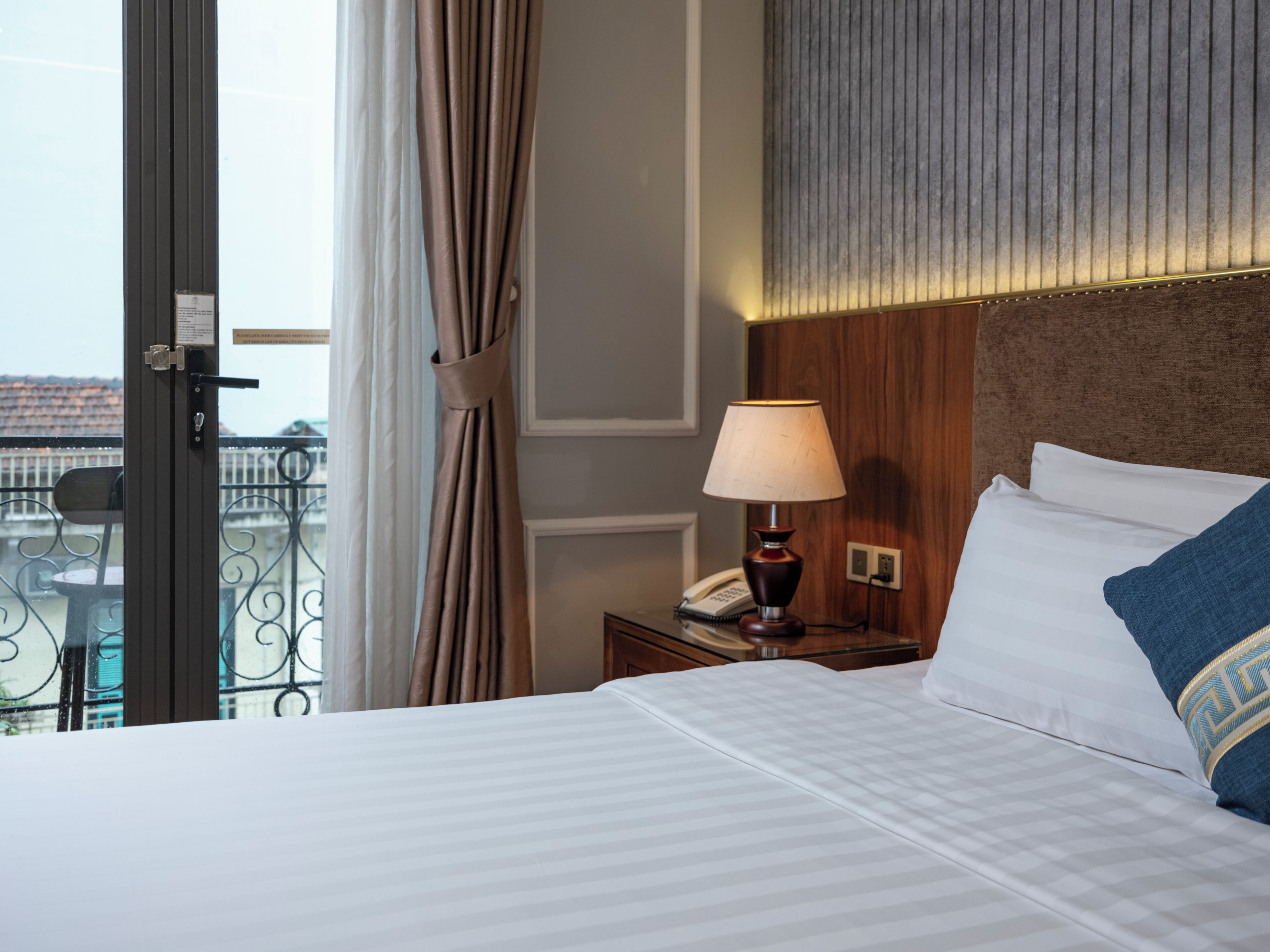 Suite Balcony | มินิบาร์, ตู้นิรภัยในห้องพัก, โต๊ะทำงาน, พื้นที่ทำงานแบบใช้แล็ปท็อป