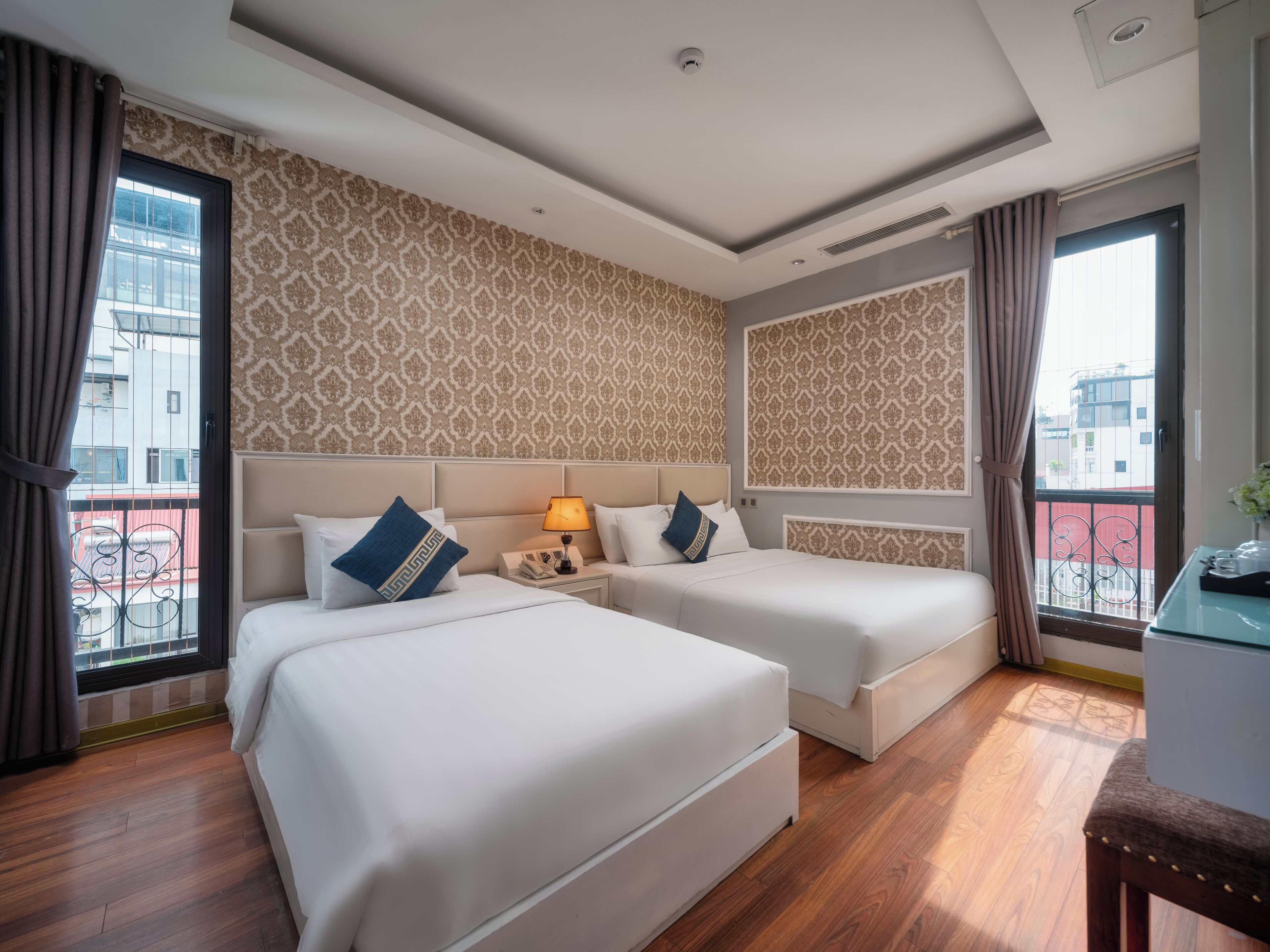 Habitación triple ejecutiva | Ropa de cama hipoalergénica y minibar 