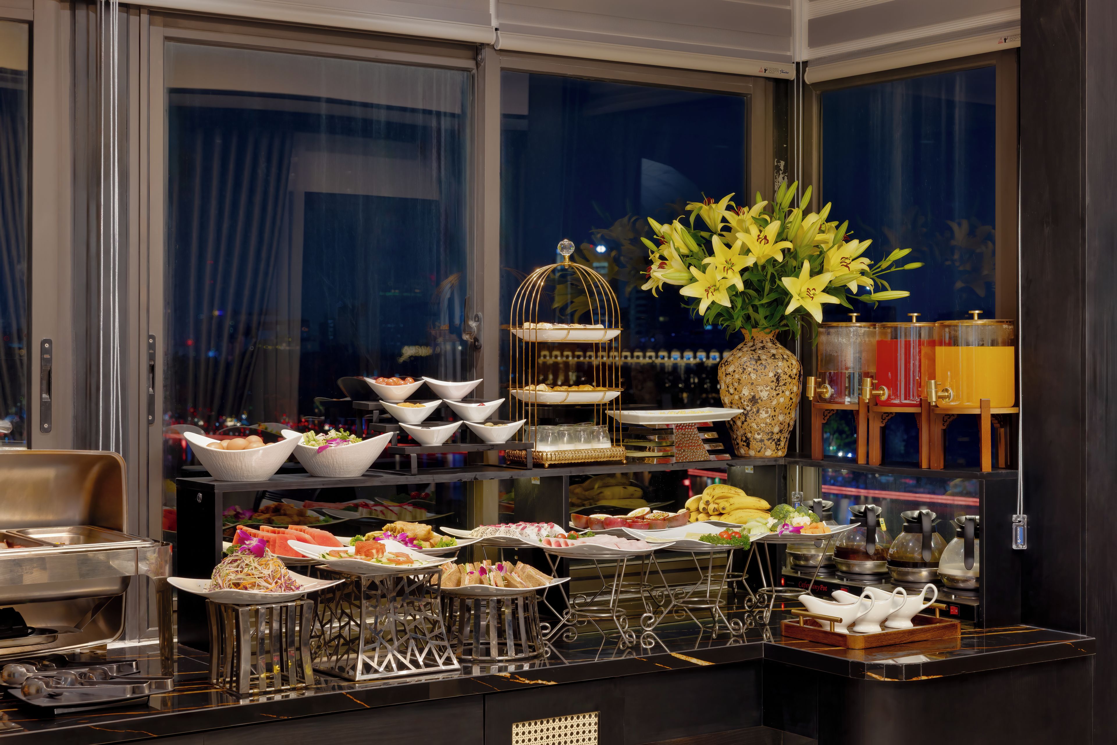 Daily buffet breakfast for a fee
