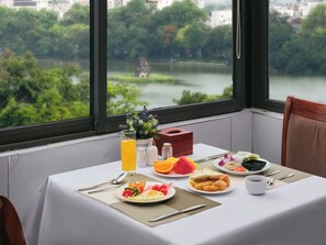 Se sirven desayunos, almuerzos y cenas