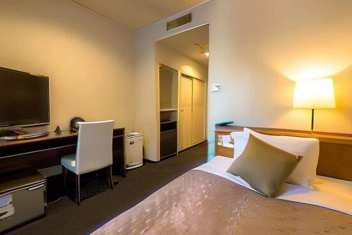 Soundproofing, free WiFi
