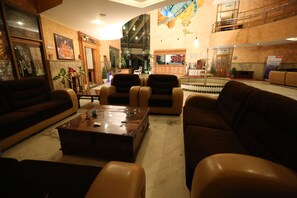 Lobby lounge - Hotel Devi Grand (Reasi)