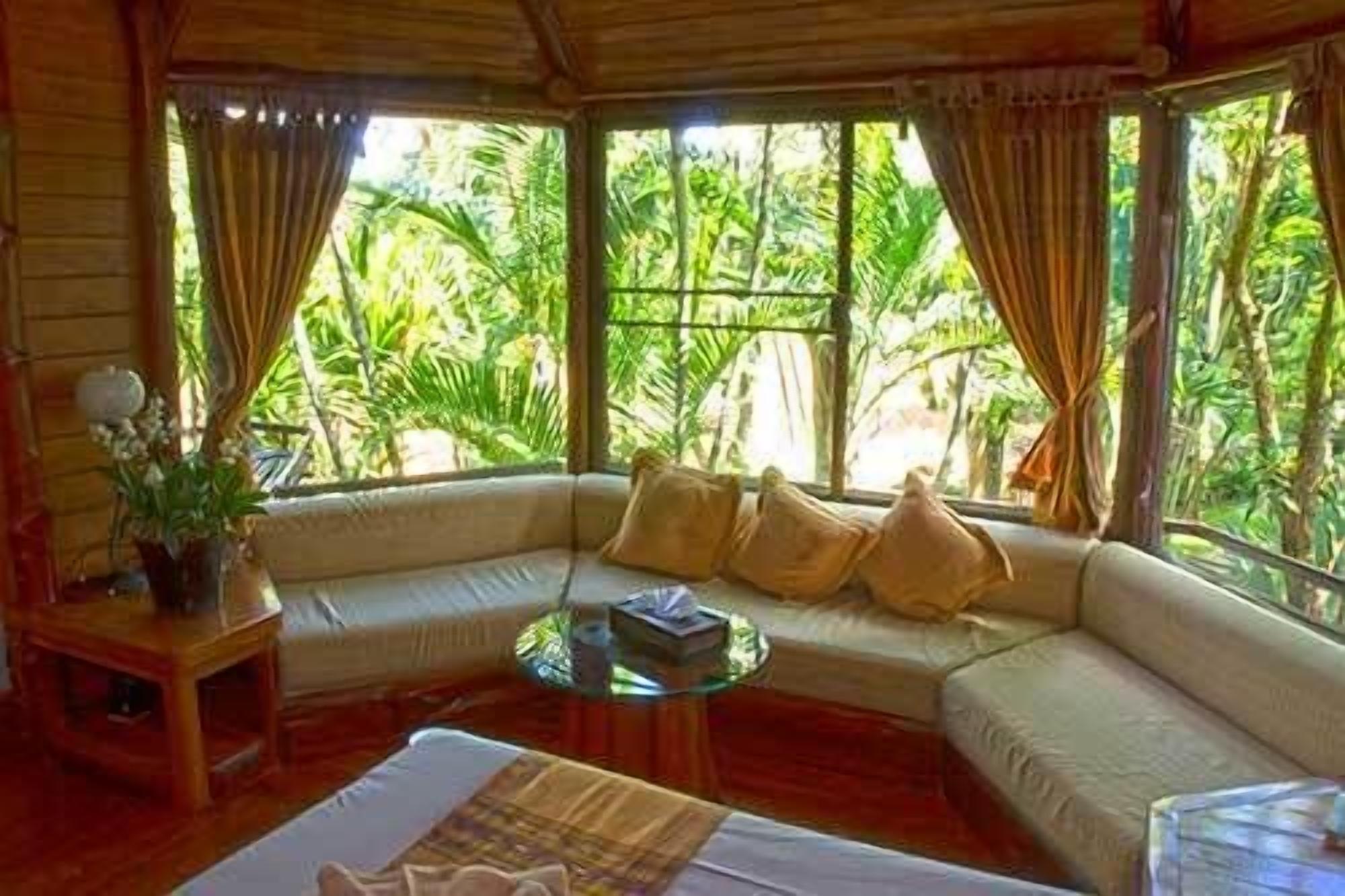 Una televisión de pantalla plana