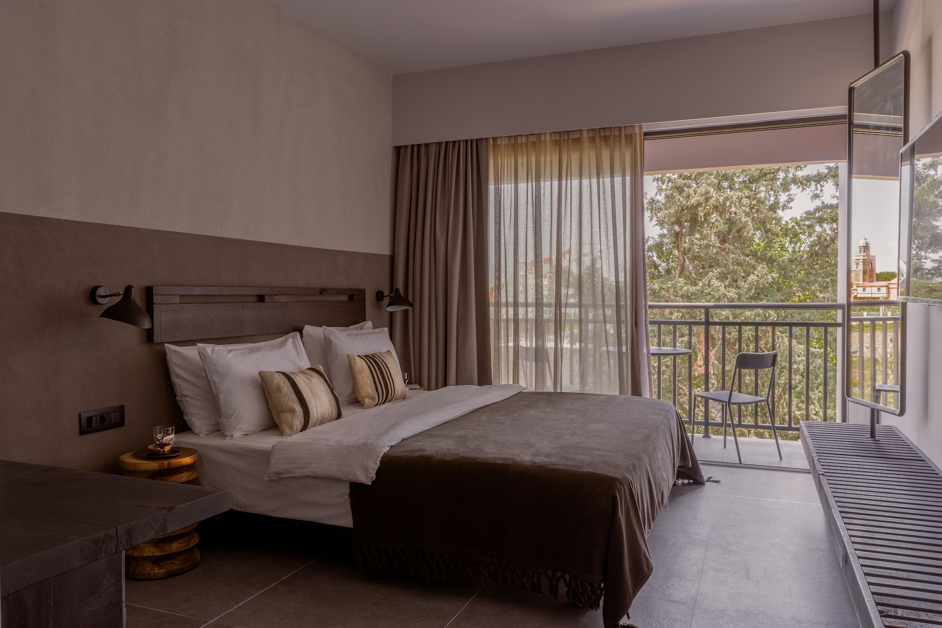 In-room safe, desk, WiFi (free), bed sheets