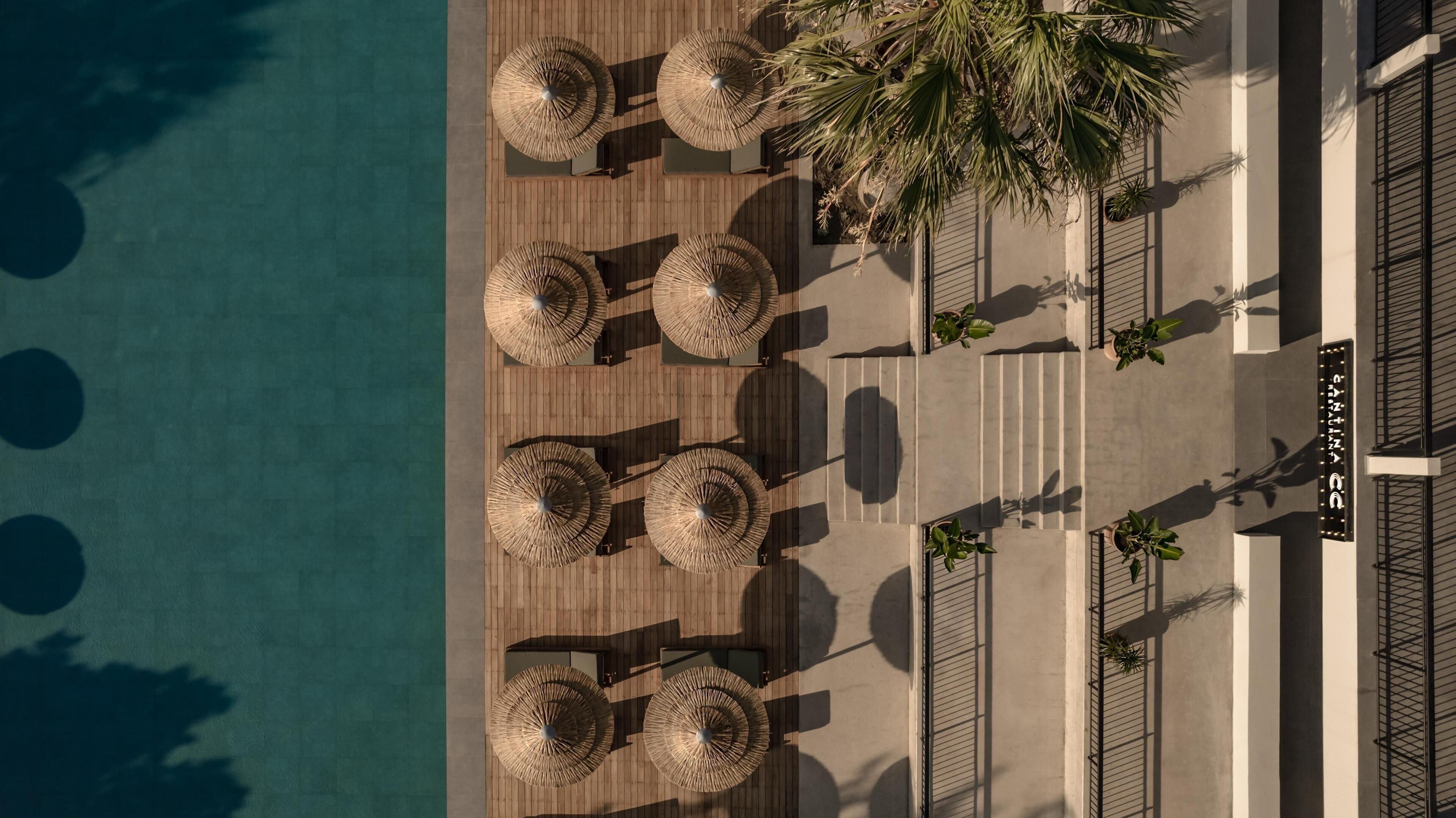 2 piscinas al aire libre, sombrillas, sillones reclinables de piscina