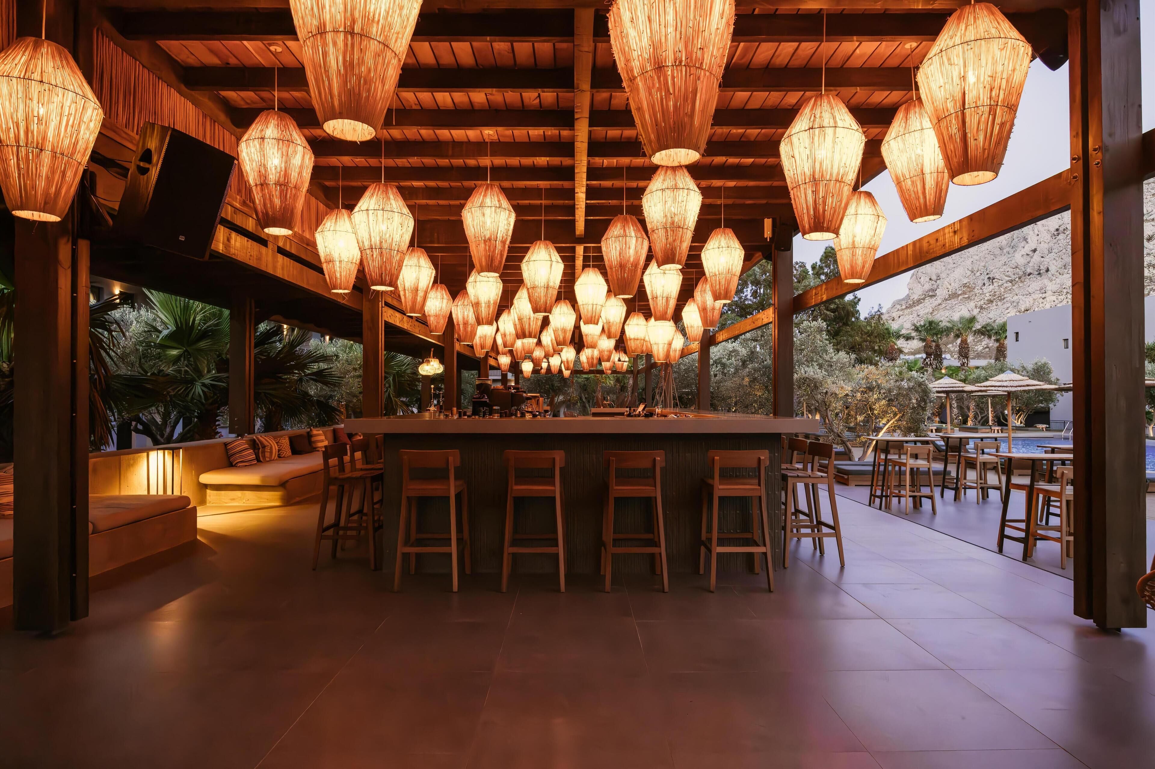 2 bars/lounges, poolside bar