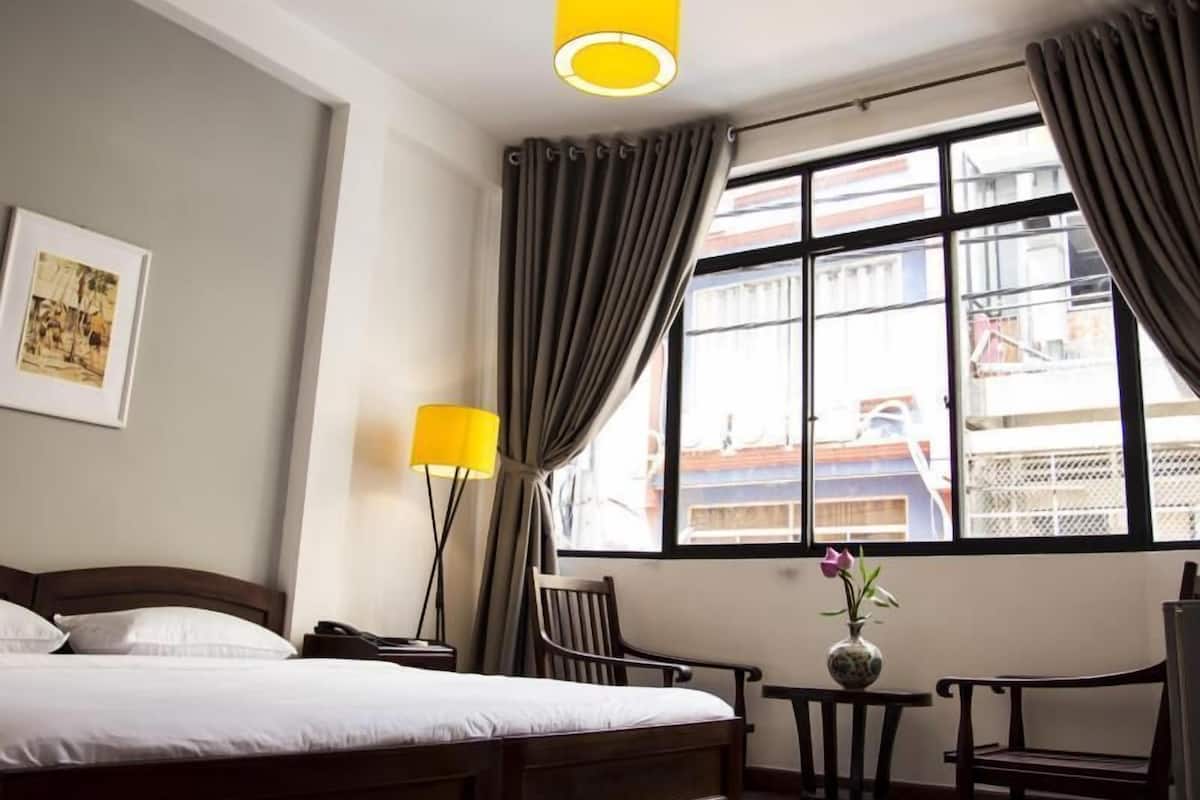 Quarto luxo | Cofres nos quartos, escrivaninha, camas extras/dobráveis (sobretaxa)