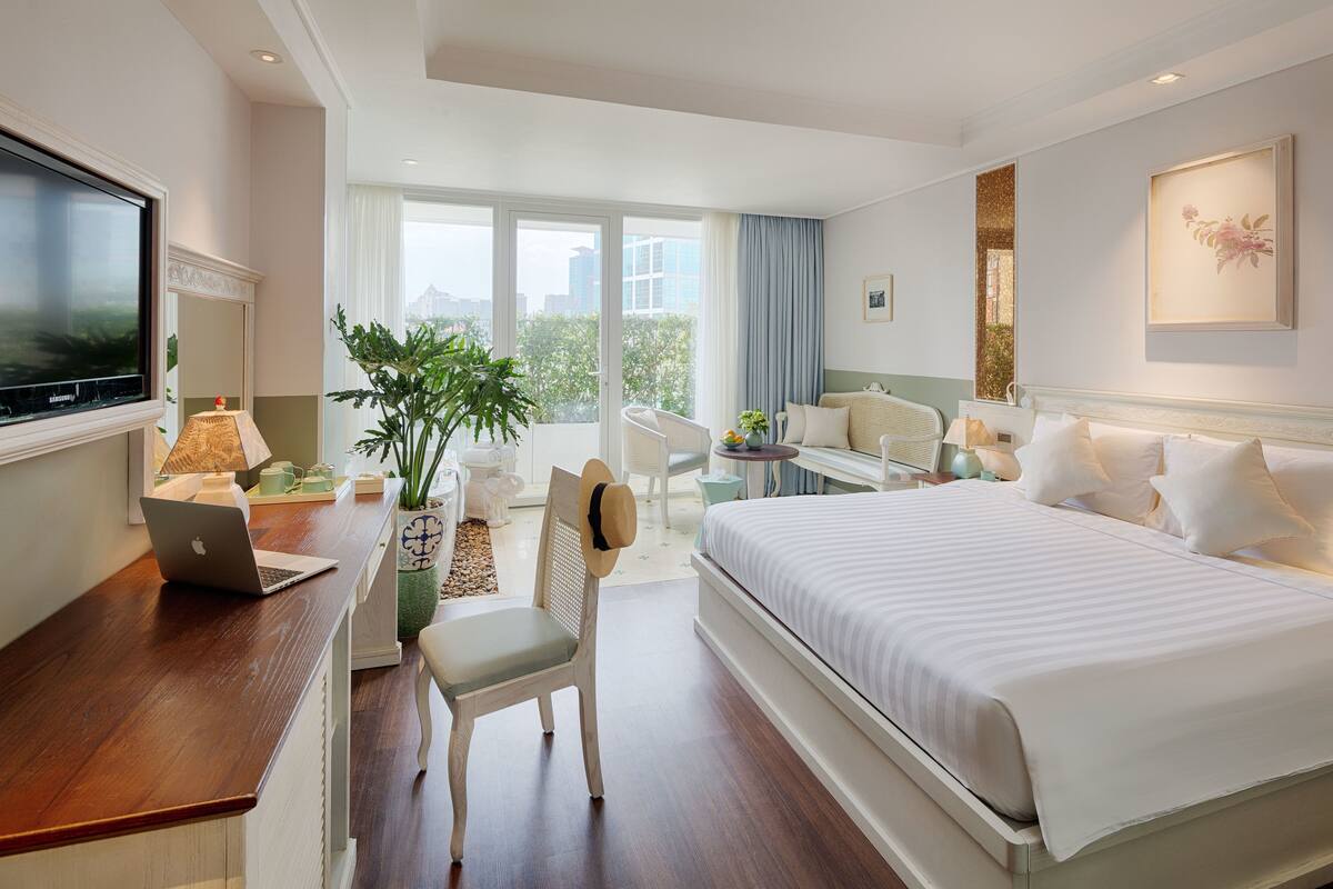 ห้องจูเนียร์ดับเบิล (Bonard Junior Suite) | มินิบาร์, ตู้นิรภัยในห้องพัก, โต๊ะทำงาน, ผ้าม่านกันแสง